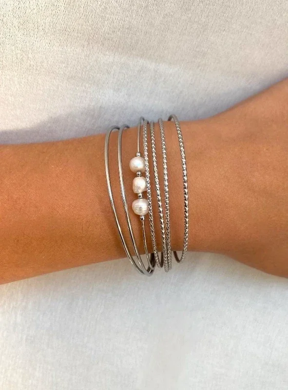 Bracelet manchette acier inoxydable argenté et perle eau douce
