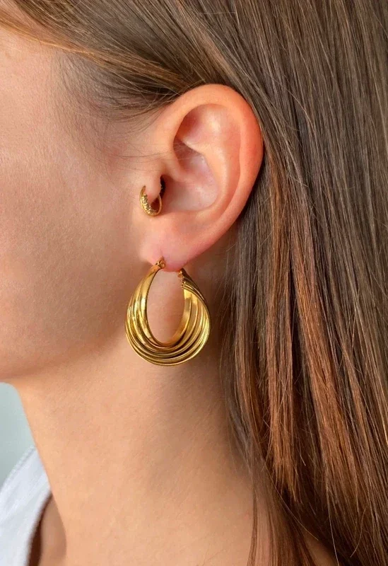 Boucles d'oreilles créoles multilignes ondulées