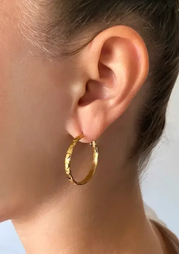 Créoles acier inoxydable doré motifs cœurs en relief