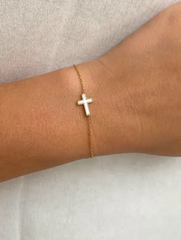 Bracelet fin croix nacrée