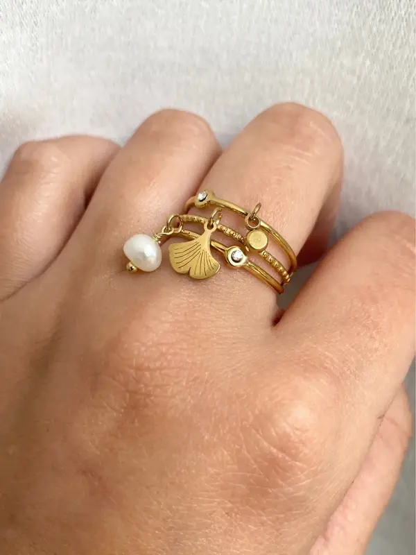 Bague 3 rangs feuille de ginkgo perle d'eau douce et strass