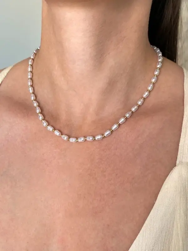Collier chaîne perles synthétiques