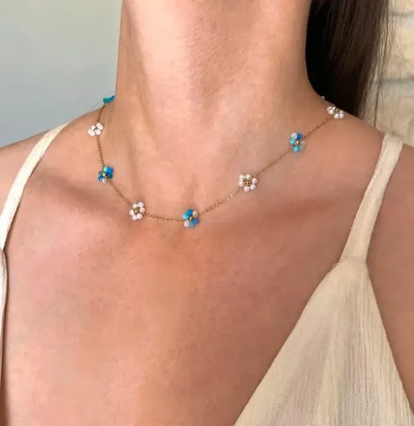 Collier acier inoxydable doré ras du cou fleurs cristaux bleus
