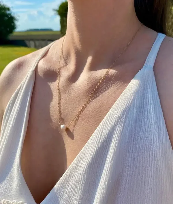Collier chaîne de dos perles d'eau douce