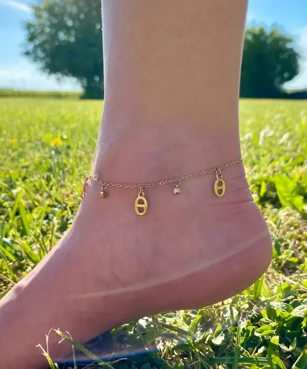 Chaîne de cheville maillons et strass