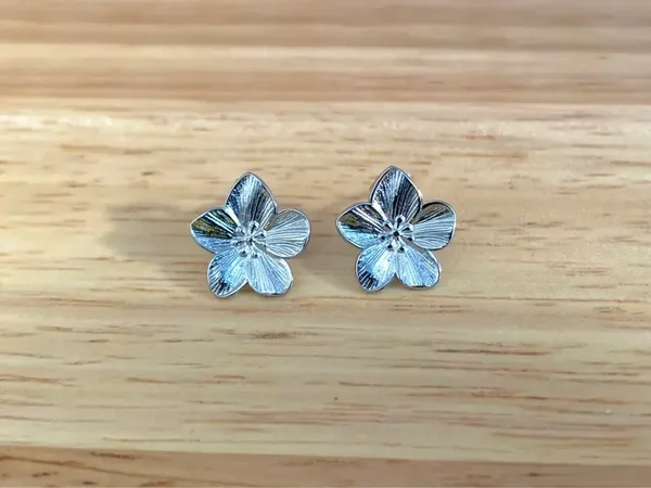 Boucles d’oreilles petites fleurs acier inoxydable