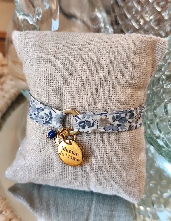 Bracelet Liberty anneau avec médailles "Maman je t'aime"