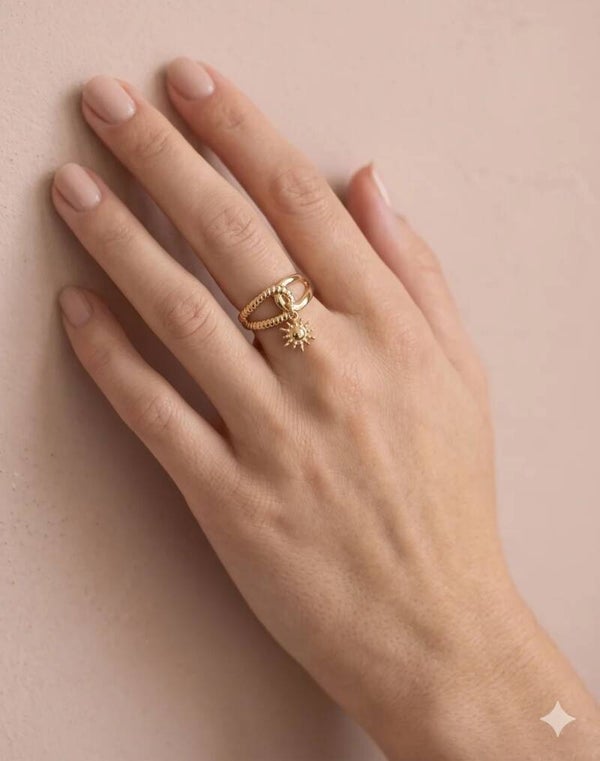 Bague dorée ajustable double anneaux avec pendentif soleil