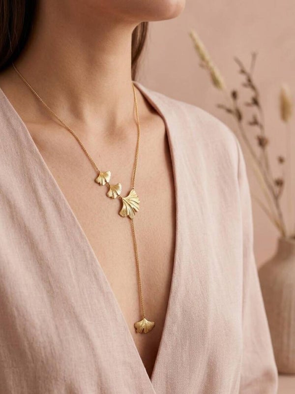 Collier décolleté feuilles de ginkgo