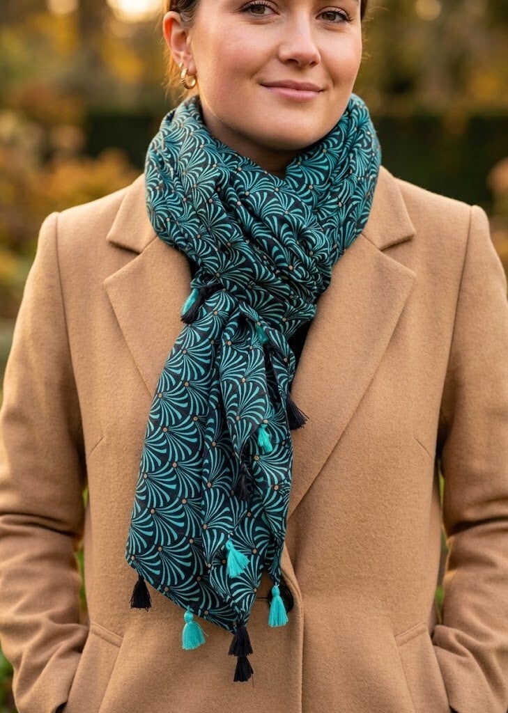 Foulard imprimé éventails bleu-vert noir avec pompons