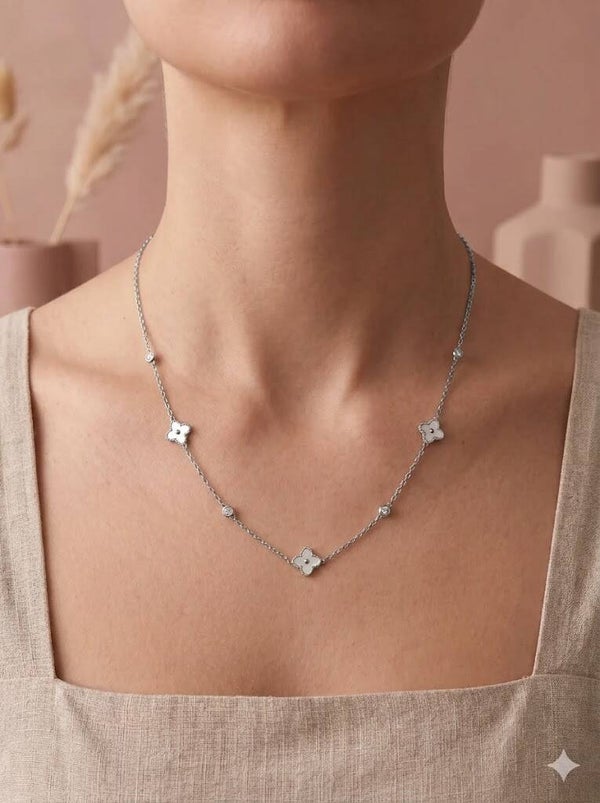Collier trèfles à quatre pétales et strass