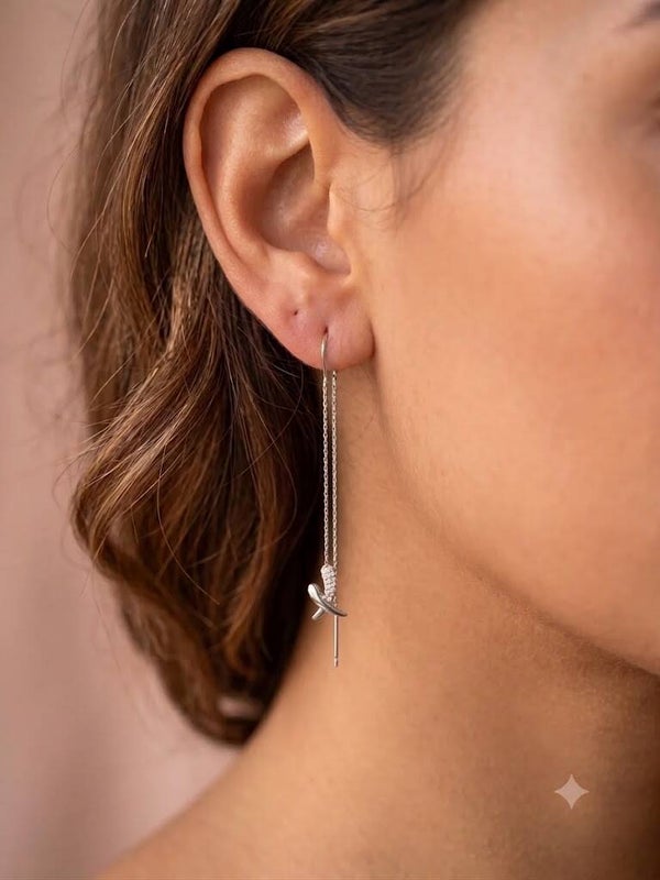 Boucles d'oreilles pendantes à enfiler croix strassée