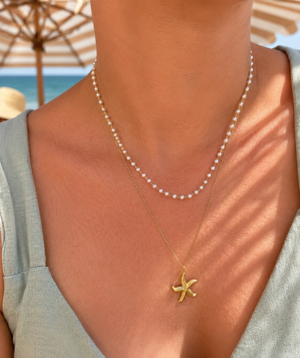 Collier acier inoxydable dore  etoile de mer et strass.