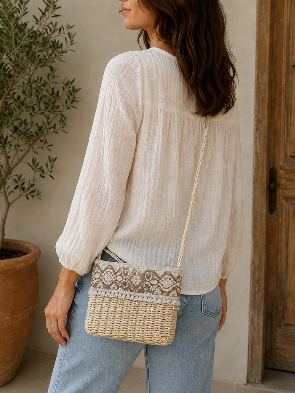 Sac en raphia avec broderies et paillettes écru