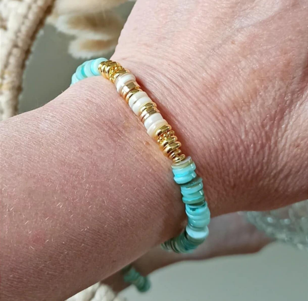 Bracelet élastique nacre et métal doré