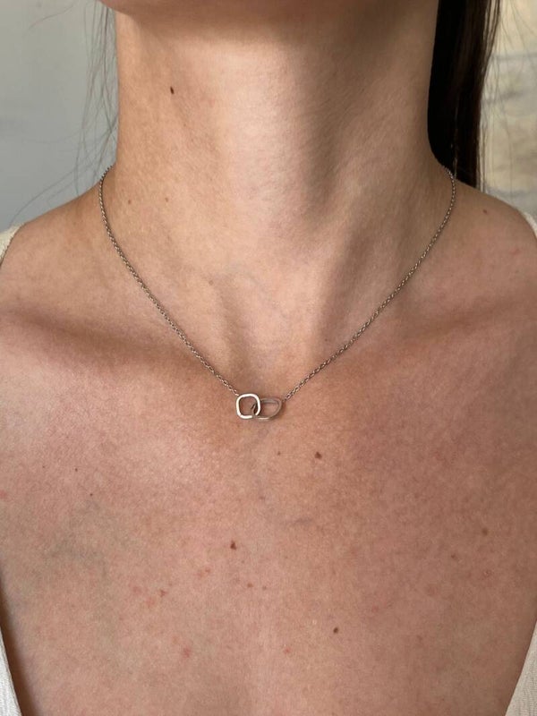 Collier carrés entrelacés acier inoxydable