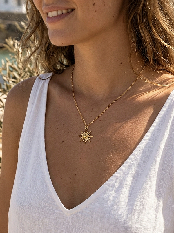 Collier pendentif soleil rayonnant