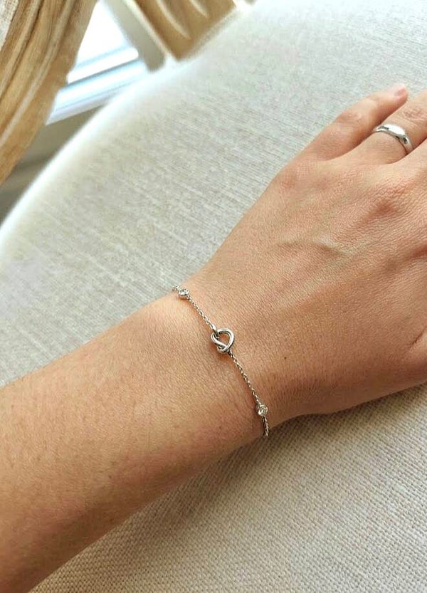 Bracelet chaîne fine nœud serti