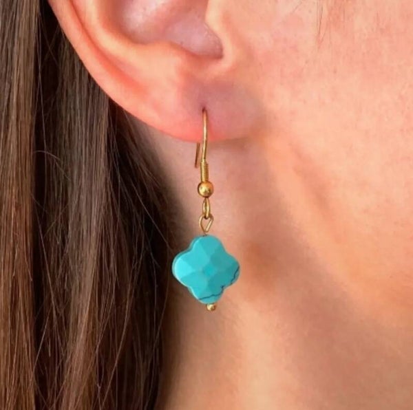 Boucles d'oreilles trèfle pierre turquoise