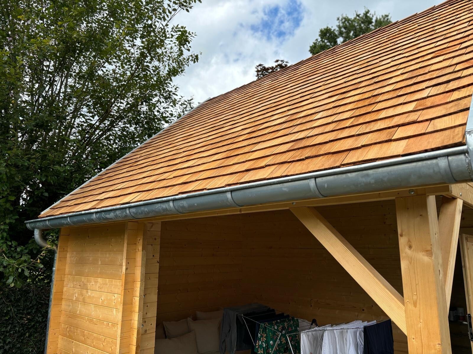 Dakbedekking shingels ceder bijgebouw