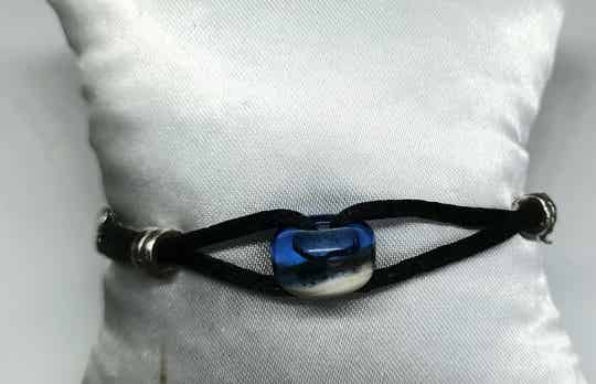 Armband van satijndraad met verlengketting