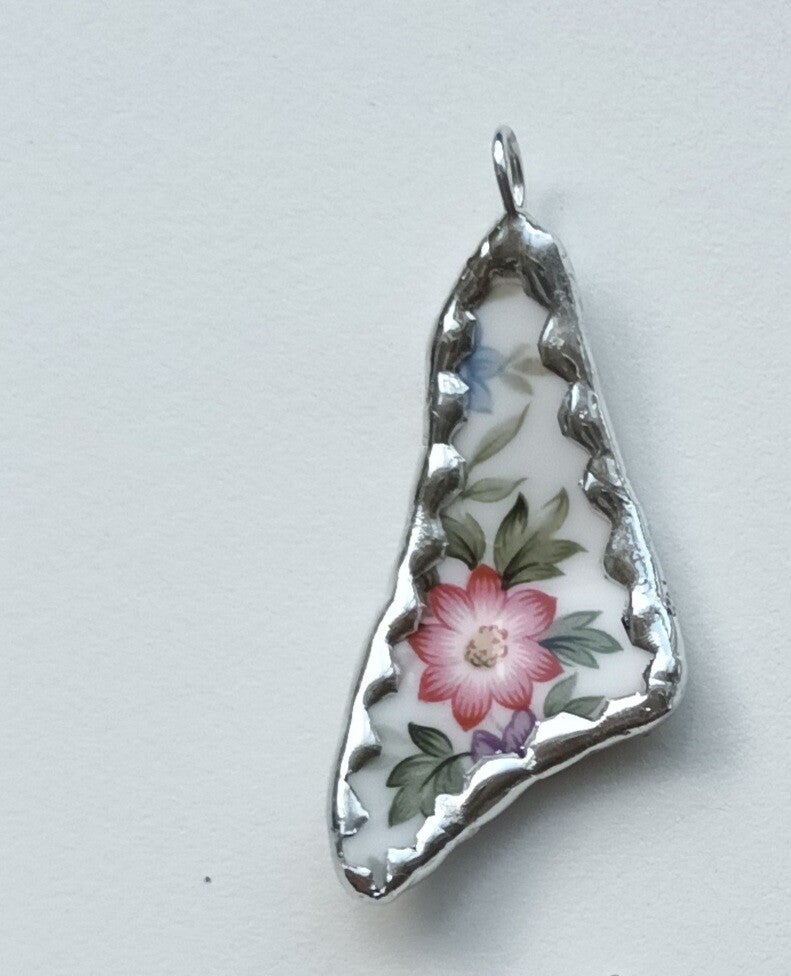 Hanger in Tiffanystijl van oud porselein