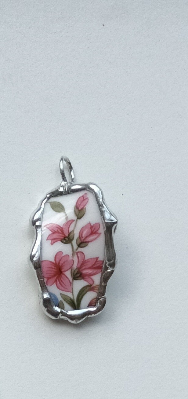 Hanger met porselein in Tiffany stijl