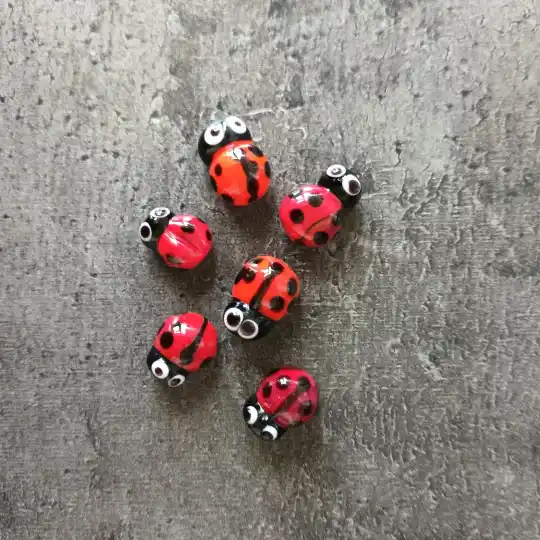 Lieveheersbeestjes van glas