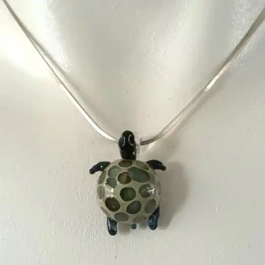 schildpad hanger van glas