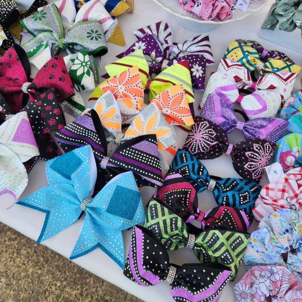Tailess Cheer bows