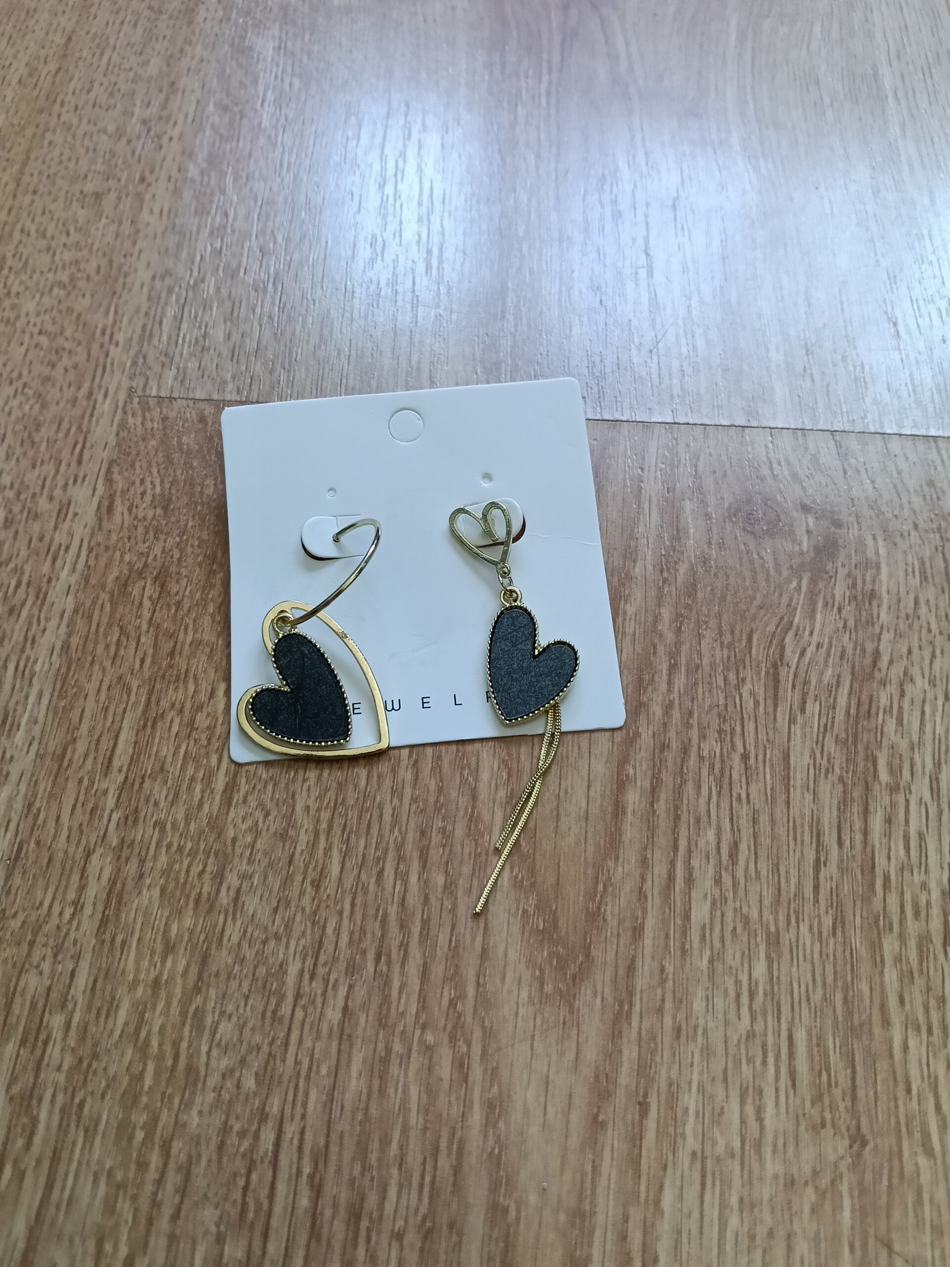 A. I. Pendientes asimétricos corazón
