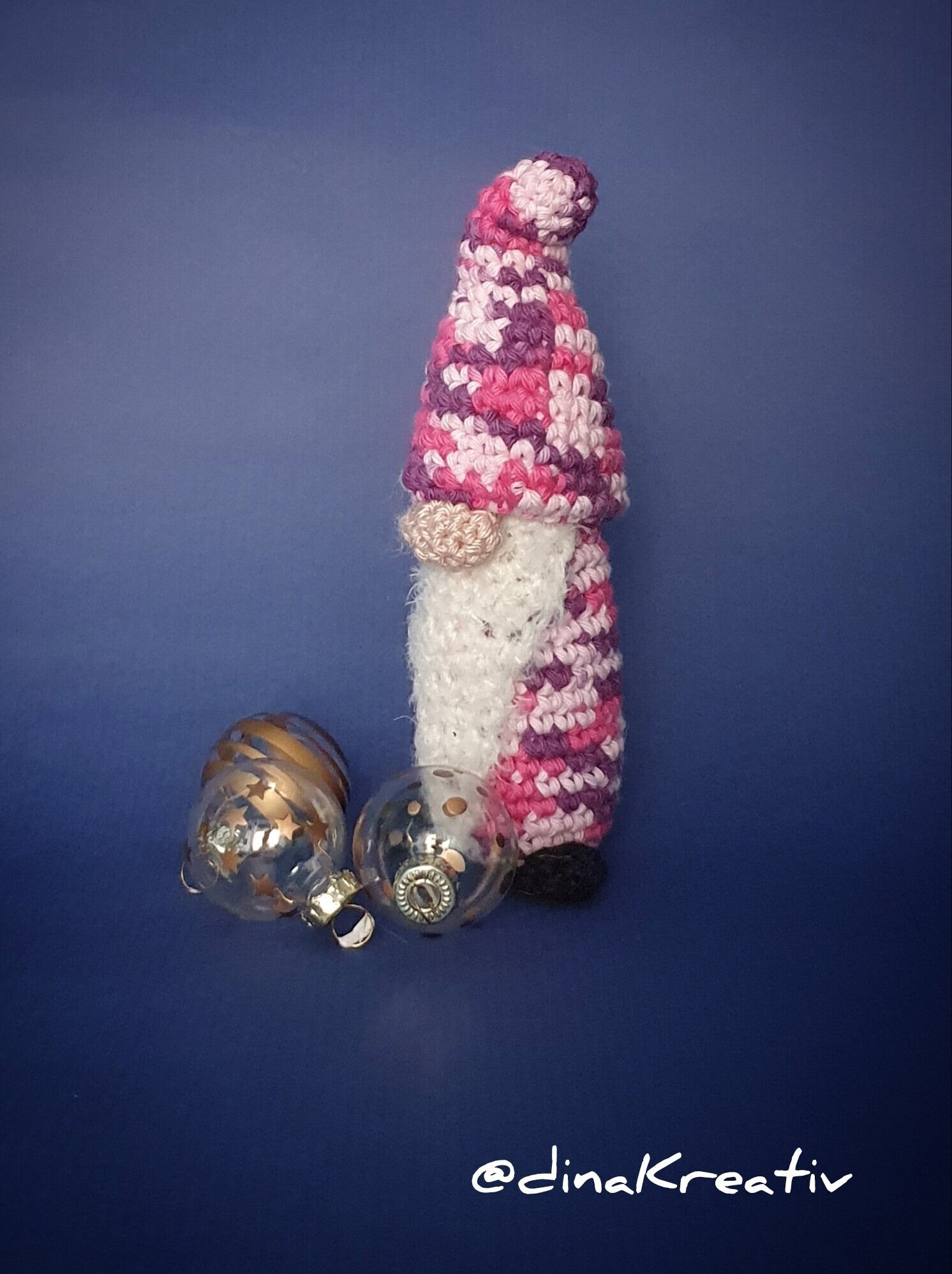 Wichtel Mini – Liebevoll handgefertigte Mini-Dekofigur • Handgehäkeltes Amigurumi aus Baumwolle • Charmantes Geschenk für Zuhause • 10 cm