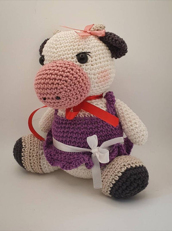 Amigurumi Kuh Karina, gehäkelte Kuh aus Baumwolle, niedliches Kuscheltier und Geschenk für Kinder, ca. 18cm