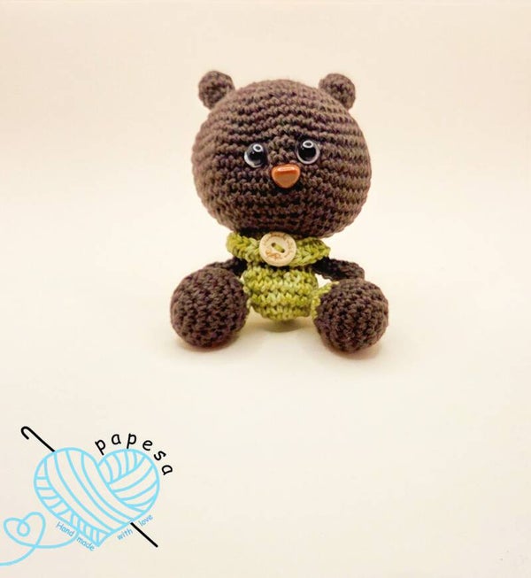 Balduin der Baby-Bär 13 cm – gehäkeltes Amigurumi aus Baumwolle – Handgemachtes Kuscheltier – Geschenk zur Geburt – Deko fürs Kinderzimmer