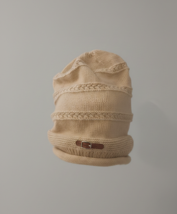 Berretto in Maglia a Trecce con Dettaglio in Cuoio