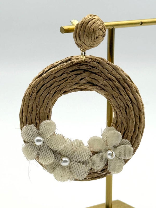Bruin raffia met bloemen