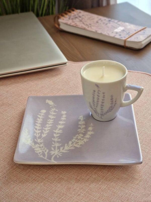 Petite bougie Parfumée Tasse Blanche Motif Floral Violet – Lavande (80g)