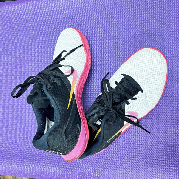 Ladies Tennis Shoe