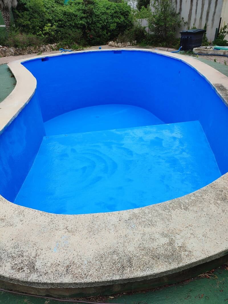 Pintado de piscinas en Cunit, Tarragona.