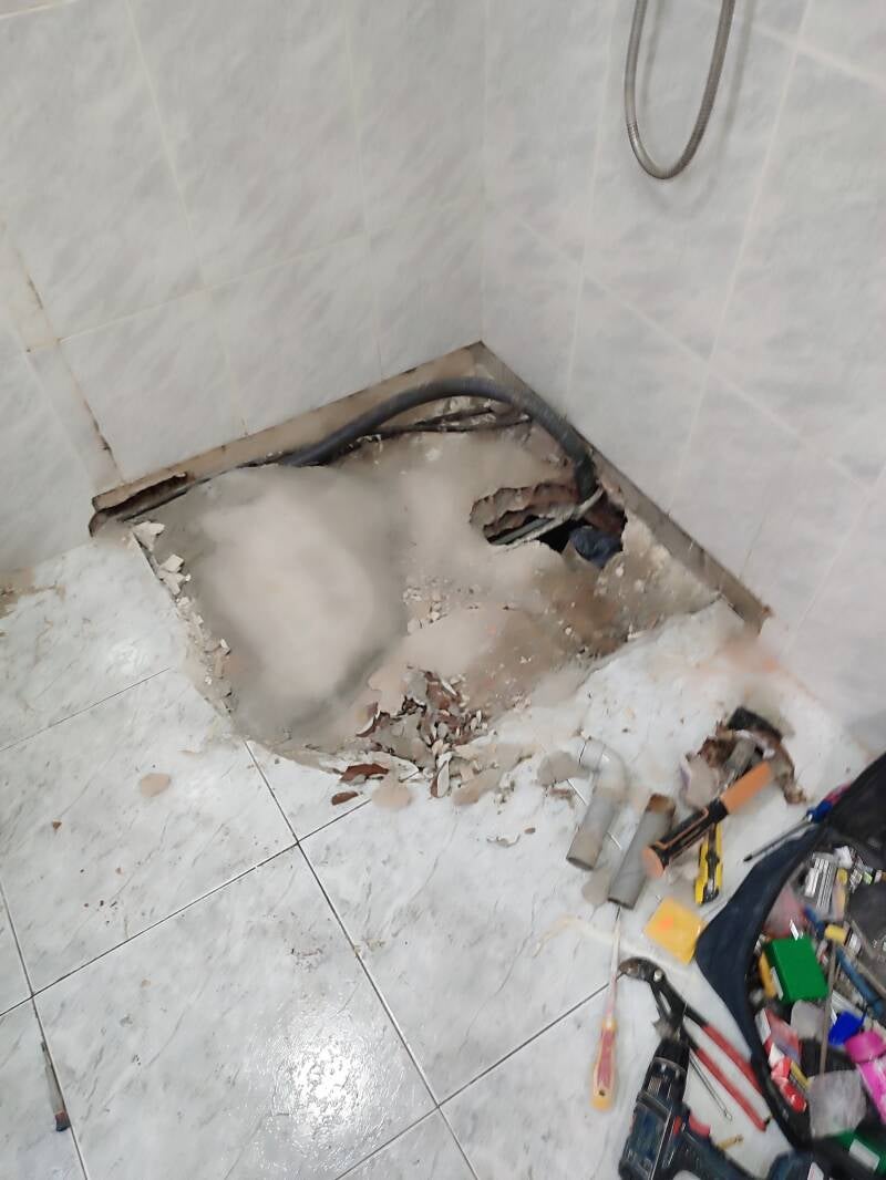 Reparación de desagües de duchas, bañeras o platos de ducha. 