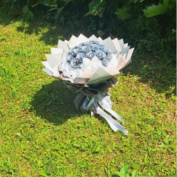 Grau Weißer Kristall Rosen Strauß