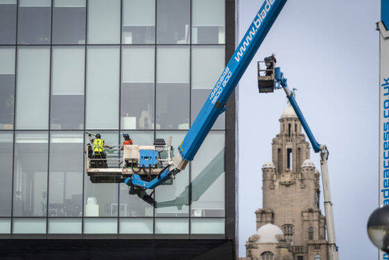 High level window cleaners