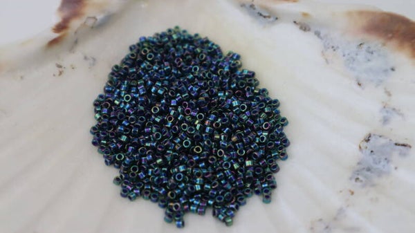 Delica 11/0 Lined Emerald AB 0276