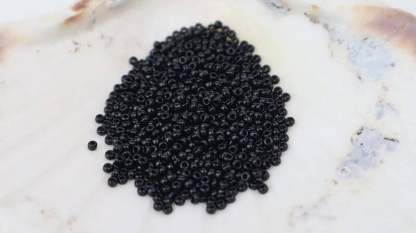 Seedbeads 8/0 Opaque Jet 401
