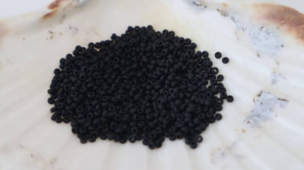 Seedbeads 15/0 Black Mat 401F