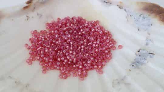 Seedbeads 11/0 Dyed Pink Silverlined 4237