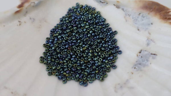 Seedbeads 8/0 Gunmetal Iris 456