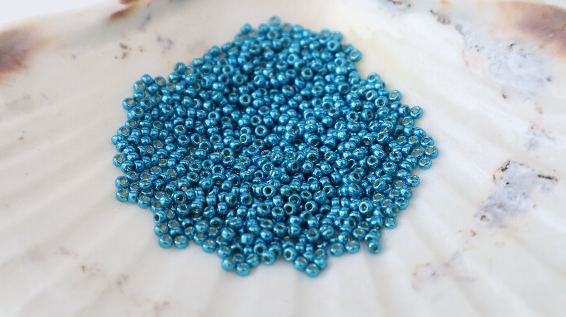 Seedbeads 11/0 DC Galvanized Capri Blue 5113