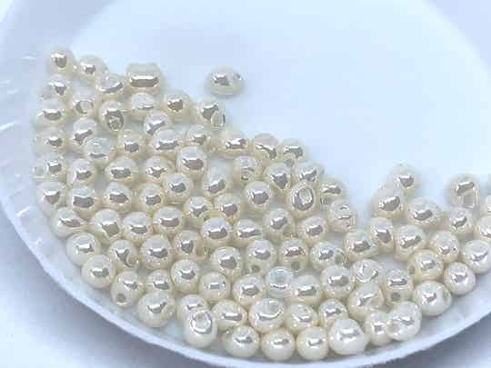 Miyuki Drop 3,4mm Cream Opaque DP-3551
