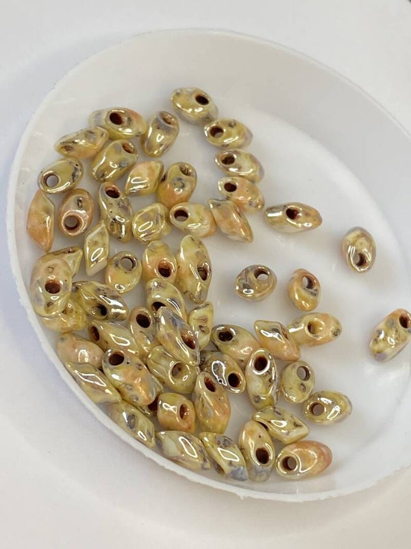 Long Magatama 4x7mm Picasso Canary Yellow Luster